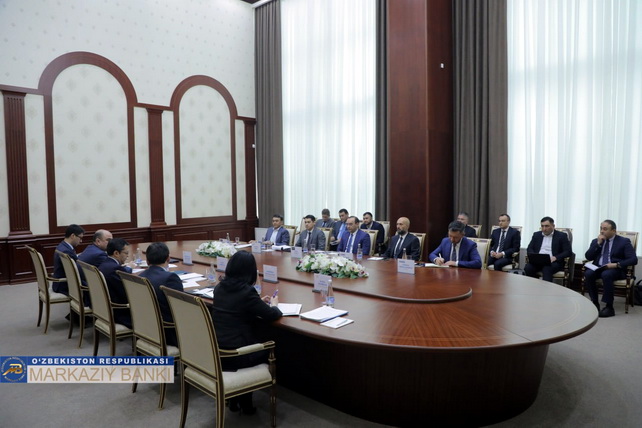 Центральный банк Узбекистана обсудил развитие финансового сектора с «большой четверкой»