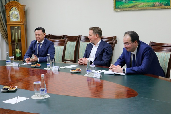 Министр по развитию информационных технологий и коммуникаций принял главного операционного директора Группы компаний VEON