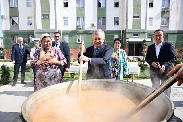 Шавкат Мирзиёев посетил строящийся массив «Янги Узбекистон» в Сурхандарьинской области