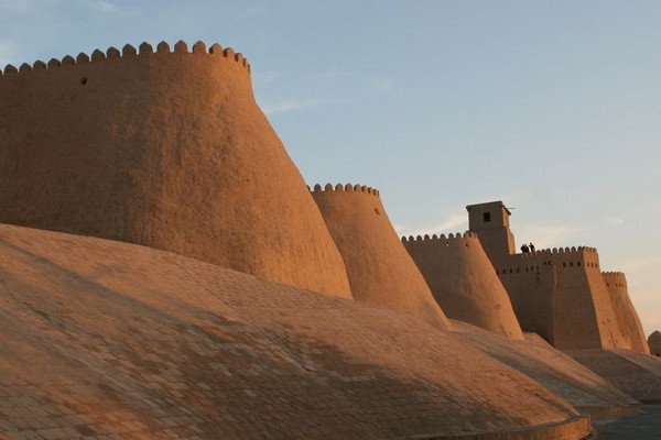 Какое количество объектов материального культурного наследия в Хорезмской области?