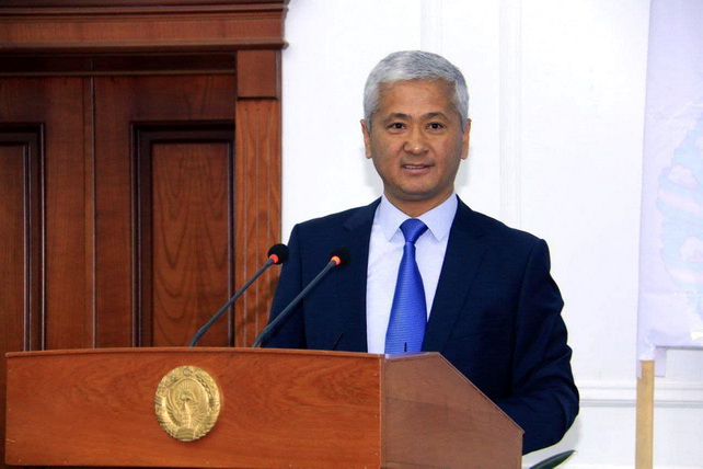 Бывший хоким Шараф-Рашидовского района приговорён к 11 годам за взятку и превышение полномочий