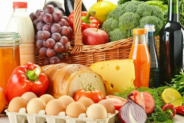 Объем услуг по предоставлению продуктов питания и напитков