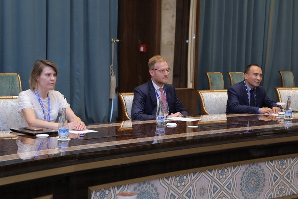 Sherzod Shermatov holds a meeting as an SAP advisor on industrial value in Dubai