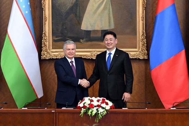 Состоялся телефонный разговор Шавката Мирзиёева с Президентом Монголии Ухнаагийном Хурэлсухом