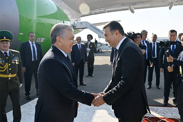 Президент Узбекистана прибыл в Душанбе