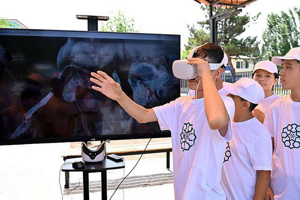 Председатель Попечительского совета Фонда Zamin посетила инклюзивный IT-лагерь