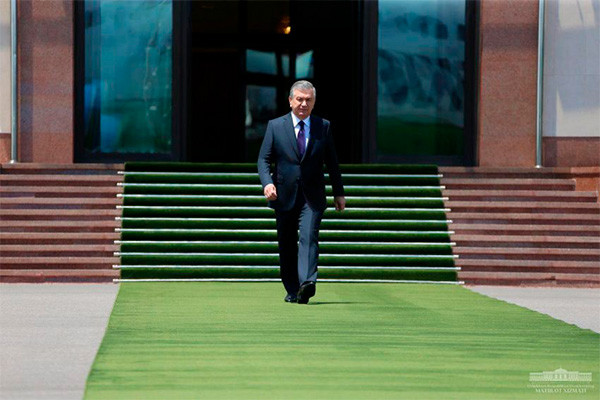 Shavkat Mirziyoyev departs for Kyrgyzstan