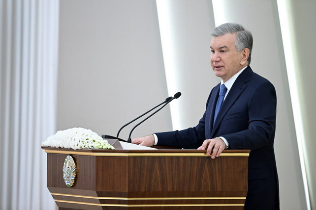 Шавкат Мирзиёев объявил о создании 10 тыс. новых рабочих мест в Международном торговом центре Термеза