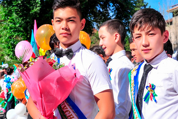 Regulation for awarding gold and silver medals to talented high school graduates approved