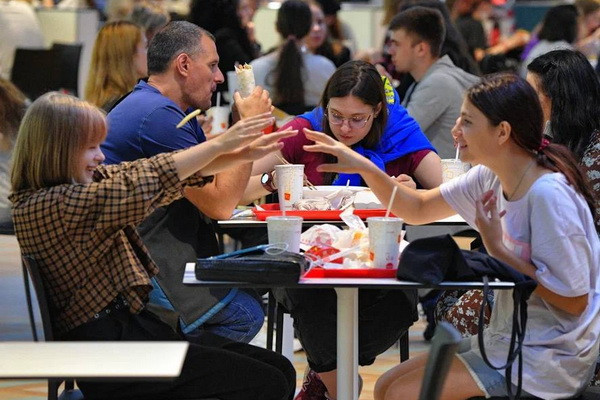 Почему московская молодежь предпочитает проводить свой досуг в торговых центрах столицы