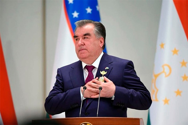 Президент Таджикистана Эмомали Рахмон награжден орденом «Эл-юрт хурмати»