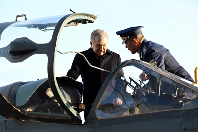 Президент Шавкат Мирзиёев посетил Чирчикский авиационный ремонтный завод