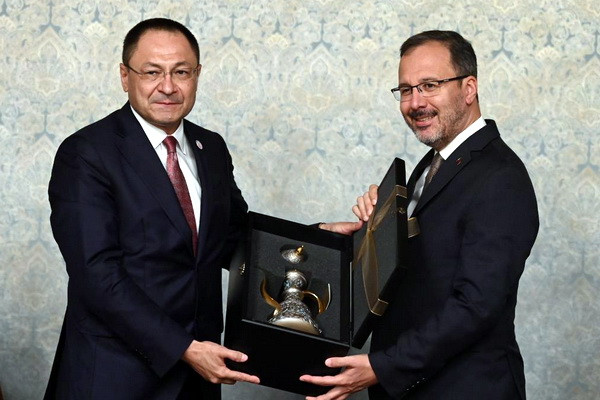 Adkham Ikramov discusses long-term plans with the Minister of Youth and Sports of Turkey