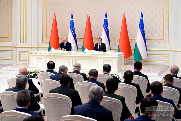 Президент Беларуси предложил Узбекистану построить посольство около Дворца Независимости