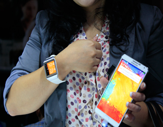 Samsung presents Galaxy Note 3 and Galaxy Gear in Tashkent (images)