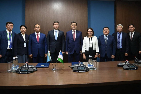 Узбекистан и Казахстан подписали десять документов по расширению сотрудничества между вузами двух стран