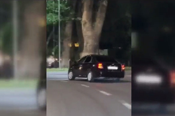 В Самарканде молодые люди устроили гонки по городу