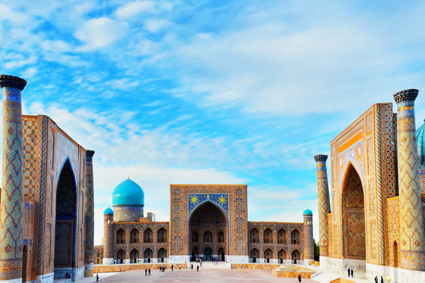 St. Petersburg passes the baton of the Cultural Capital of the Commonwealth to Samarkand
