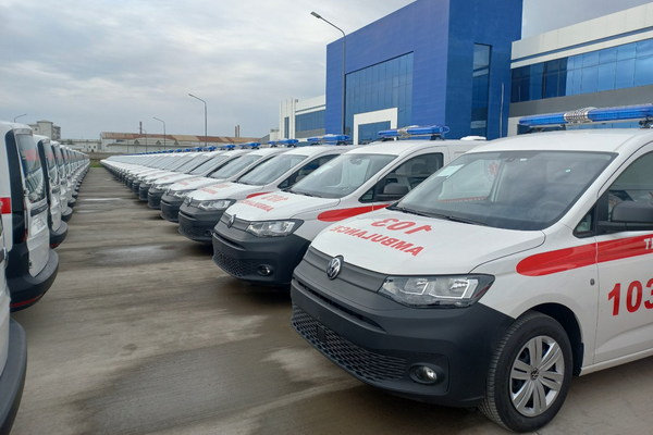 «Jizzakh Auto» передал Минздраву очередную партию из более 100 автомобилей скорой медицинской помощи Volkswagen Caddy пятого поколения