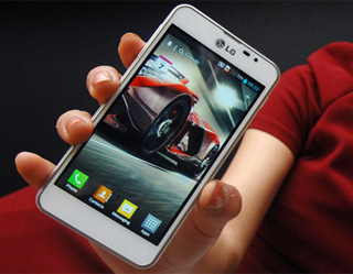 LG начал продажи смартфона Optimus F5
