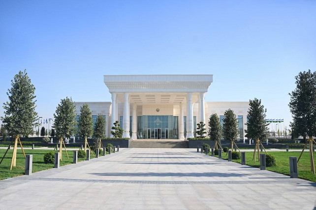 Президент Мирзиёев осмотрел новый аэропорт на базе «Ташкент-Восточный»