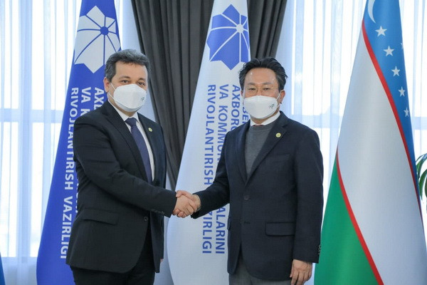 Министр ИКТ провел встречу с делегацией Министерства внутренних дел и безопасности Республики Корея