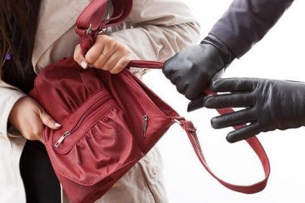 Jizzakh resident detained for stealing a bag on the market