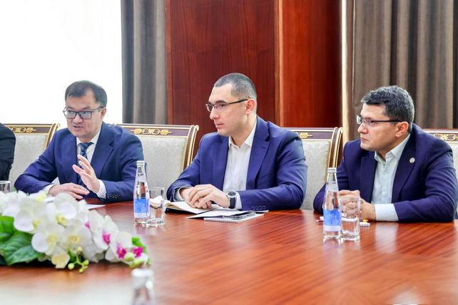 Власти Узбекистана готовят инфраструктуру для обязательных безналичных сделок с недвижимостью и авто