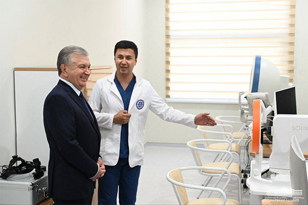 Президент посетил новые медицинские центры