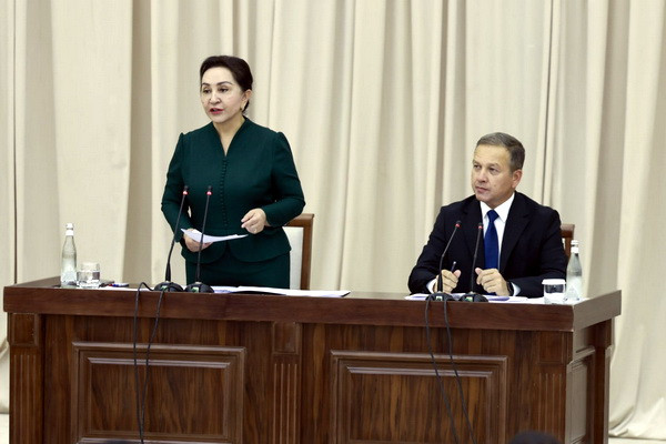 Обсуждено исполнение программ социально-экономического развития территорий Навоийской области