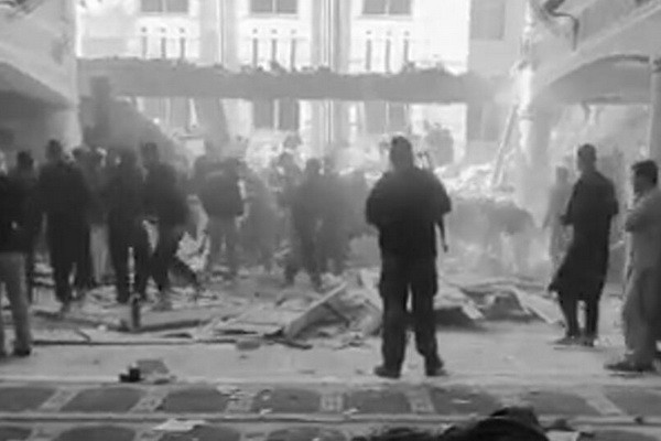 Террорист-смертник устроил взрыв в мечети Пакистана