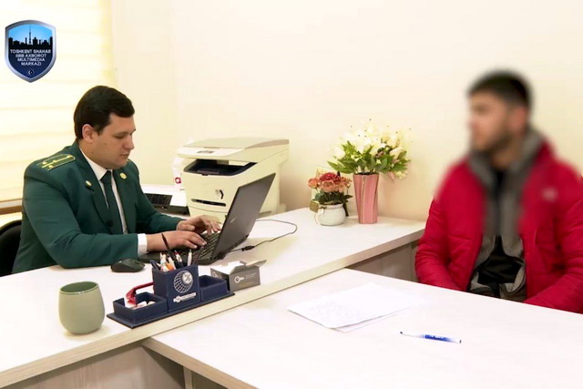 Таксист оформил на уснувшую пассажирку микрозайм на 12 млн. сумов