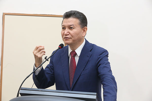 Кирсан Илюмжинов встретился с молодежью Узбекистана
