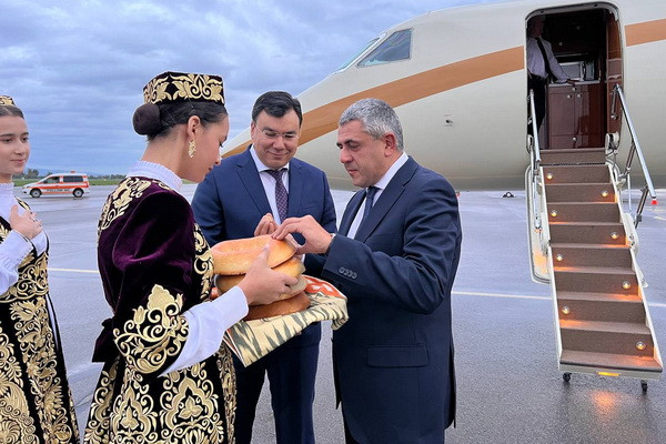 Генеральный секретарь Всемирной туристской организации Зураб Пололикашвили прибыл в Узбекистан