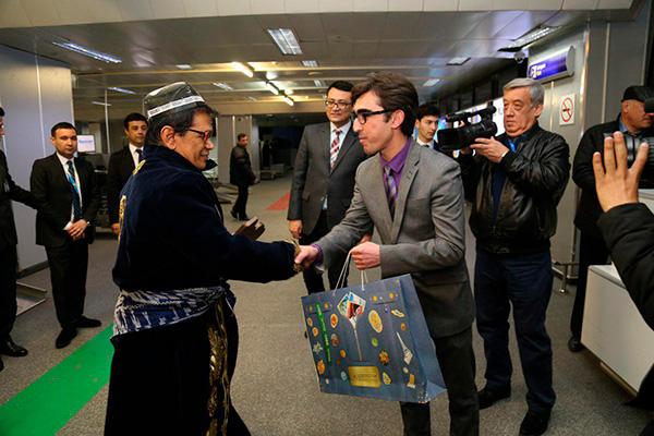 Свыше 60 туристов из Сингапура, Индонезии и Малайзии приземлились в аэропорту Ташкента