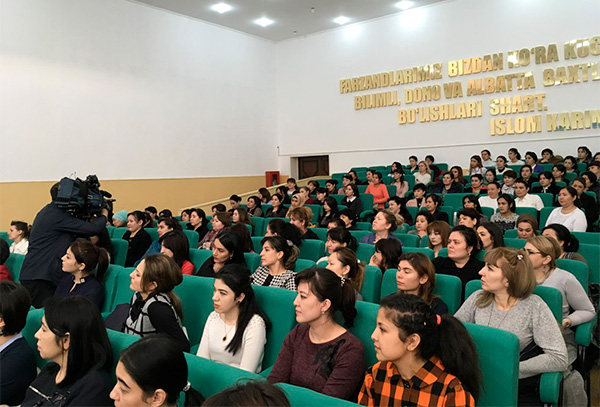 Во всех педагогических вузах начали действовать бесплатные курсы переподготовки