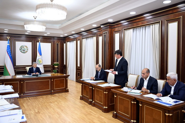 Президент ознакомился с планами комплексного развития Ташкента