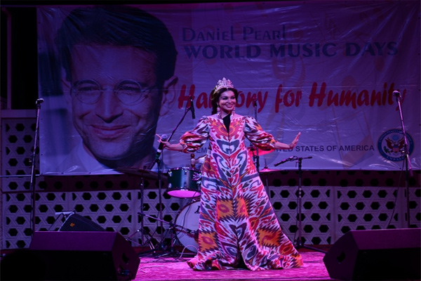 Райхон и «Шахзод» выступили в посольстве США в Узбекистане