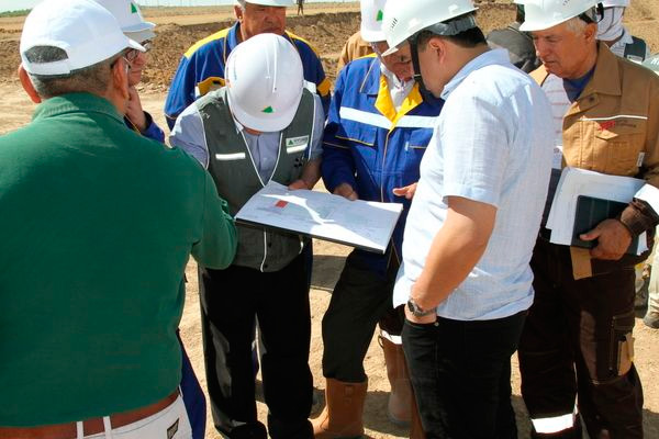 В Узбекистане строят завод по производству синтетического топлива