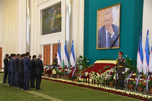 В Узбекистане проходят церемонии, посвященные памяти Президента