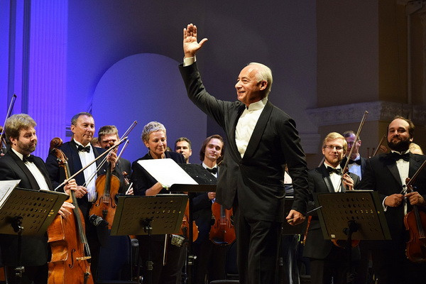 В Ташкенте пройдет благотворительный концерт Национального филармонического оркестра России под управлением народного артиста России дирижёра и скрипача маэстро Владимира Спивакова
