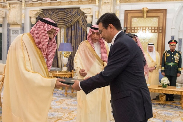 Uzbek envoy hands over credentials to Saudi King