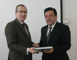 French envoy, Uzbek higher education minister hold talks