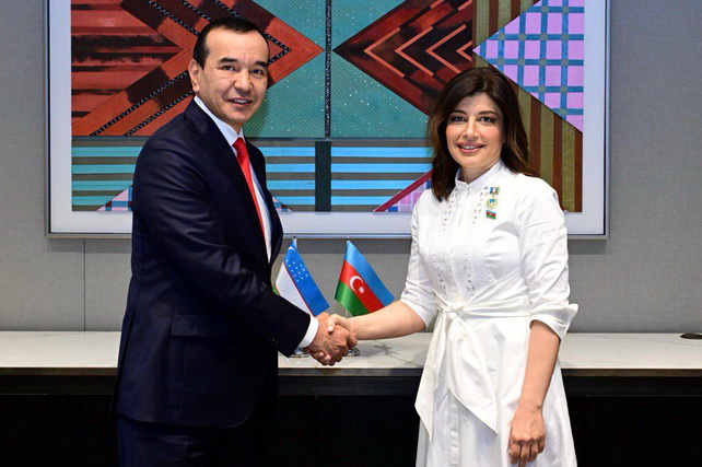 Гюнай Эфендиева удостоена звания и медали «Посол культуры Узбекистана»