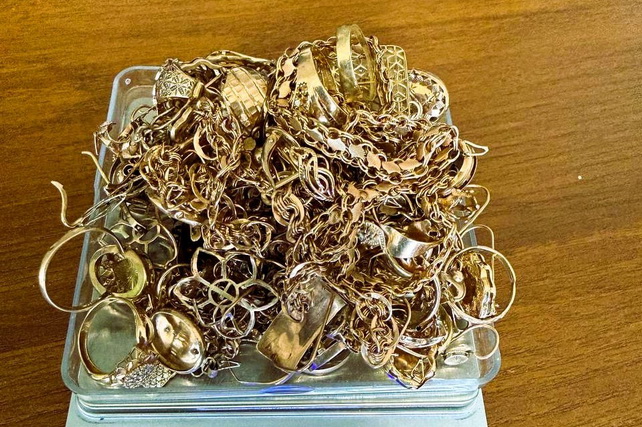 На постах «Навои» и «Ойбек» пресечён ввоз ювелирных изделий