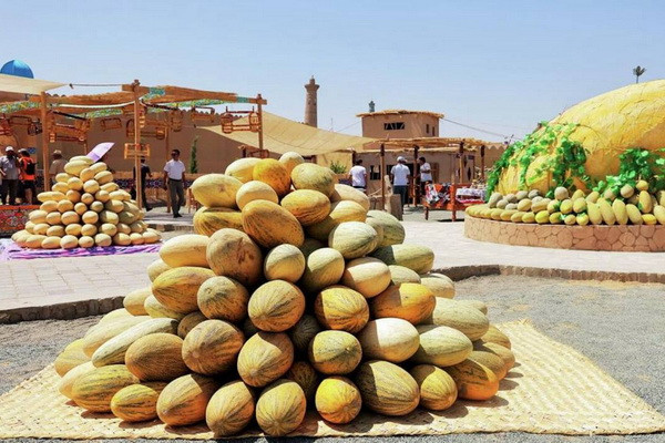 Как проходит сладкий фестиваль дыни в Хиве