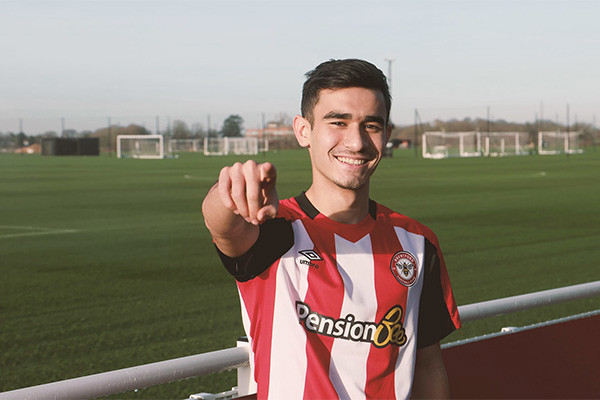 Brentford подтвердил подписание полузащитника «Пахтакора» Мухаммадали Уринбаева