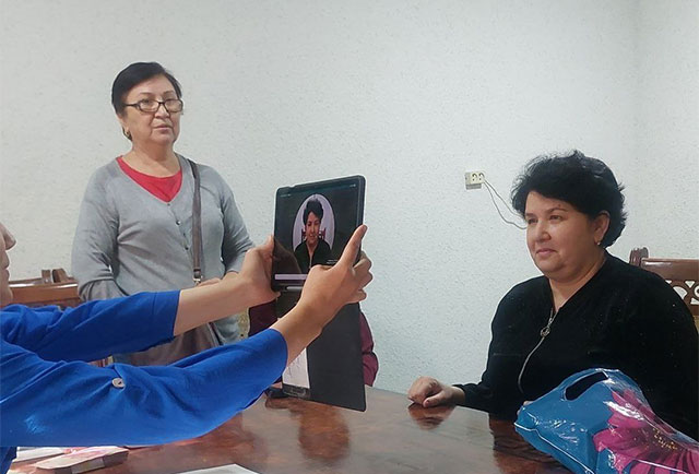 В Узбекистане начали выдавать пенсии наличными по Face-ID и электронной подписи