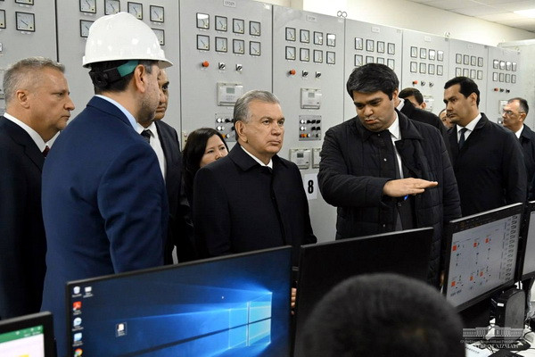 Президент ознакомился с работой современной тепловой электростанции в Бухаре