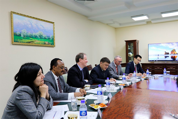 Глава Мининфокома встретился с делегацией Всемирного банка